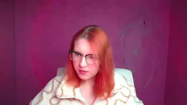 ScarletVixen  online show from 17, 9, 2025
