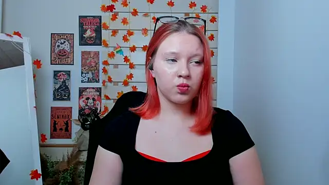 ScarletVixen  online show from 17, 10, 2025