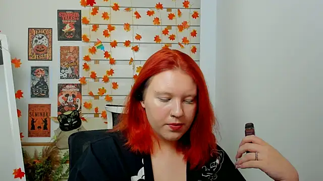 ScarletVixen  online show from 21, 10, 2025