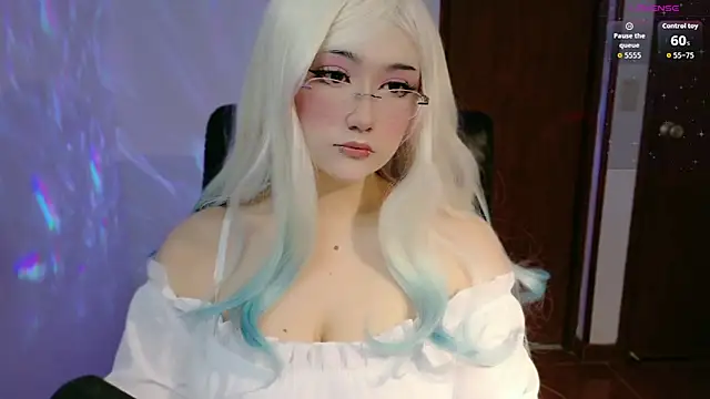 Snapshot of Livelle69 chatting on 9, 11, 2025 Livelle69 online show from 9, 11, 2025