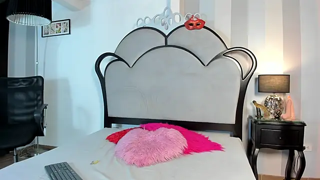 MiaAmore  online show from 11, 7, 2026