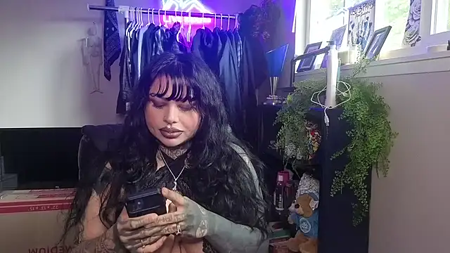 Snapshot of chicanachic13 chatting on 16, 5, 2026 chicanachic13 online show from 16, 5, 2026