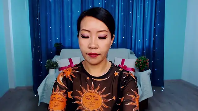 LiaPak online show from 8, 10, 2025