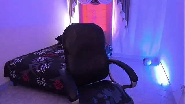 Snapshot of Aron_Boyy chatting on 5, 12, 2025 Aron Boyy online show from 5, 12, 2025