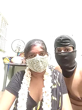 Snapshot of crazcy-couples chatting on 10, 9, 2025 crazcy-couples online show from 10, 9, 2025