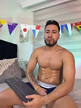 Snapshot of Thiago_Hill chatting on 5, 7, 2026 Thiago Hill online show from 5, 7, 2026