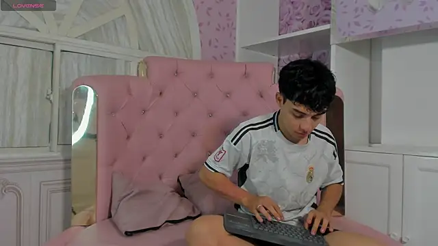 Dani rivass online show from 11, 11, 2025