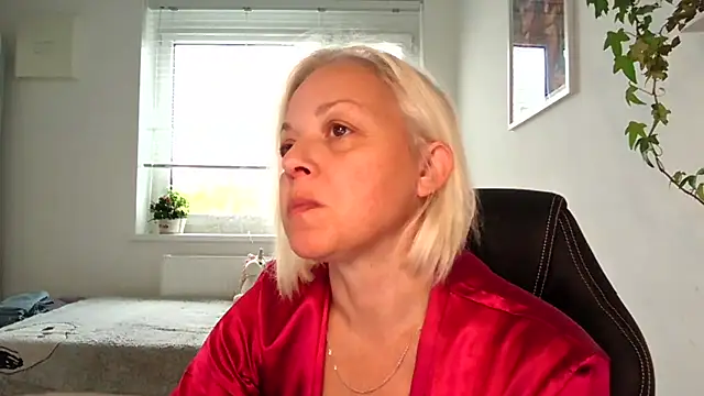 Linsy Kim online show from 2, 11, 2025