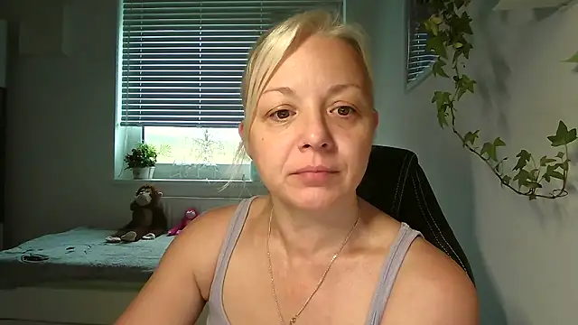 Linsy Kim online show from 9, 11, 2025