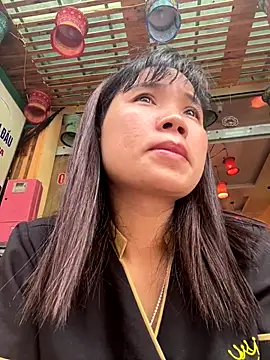 Snapshot of Ngoc-bbi chatting on 13, 9, 2025 Ngoc-bbi online show from 13, 9, 2025