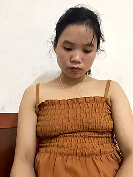 Snapshot of Ngoc-bbi chatting on 12, 10, 2025 Ngoc-bbi online show from 12, 10, 2025