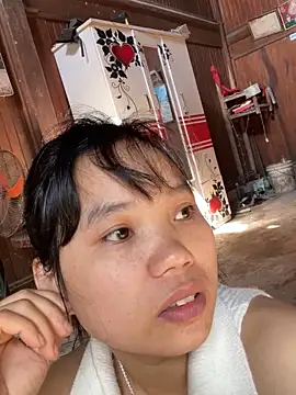 Snapshot of Ngoc-bbi chatting on 18, 10, 2025 Ngoc-bbi online show from 18, 10, 2025