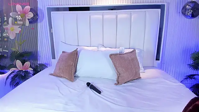 MariathLittle online show from 8, 11, 2025