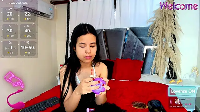 MiniLove 01 online show from 17, 12, 2025