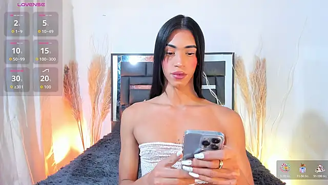 Snapshot of REINA_ADAHARA chatting on 13, 11, 2025 REINA ADAHARA online show from 13, 11, 2025