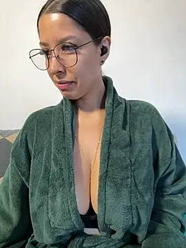Snapshot of luvely chatting on 2, 6, 2026 luvely online show from 2, 6, 2026
