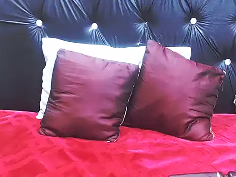 Snapshot of AppleAss02 chatting on 13, 11, 2025 AppleAss02 online show from 13, 11, 2025