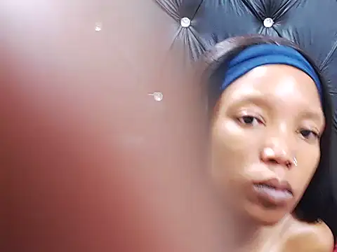 Snapshot of AppleAss02 chatting on 28, 11, 2025 AppleAss02 online show from 28, 11, 2025