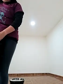 Daliz Leon online show from 15, 10, 2025