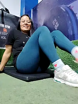 Daliz Leon online show from 18, 12, 2025