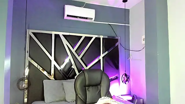 Snapshot of Julieth_brown_ chatting on 27, 9, 2025 Julieth brown  online show from 27, 9, 2025