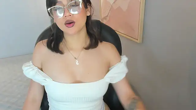 Snapshot of Julieth_brown_ chatting on 23, 10, 2025 Julieth brown  online show from 23, 10, 2025