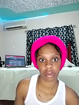 Snapshot of PinkSkyyy chatting on 22, 12, 2025 PinkSkyyy online show from 22, 12, 2025