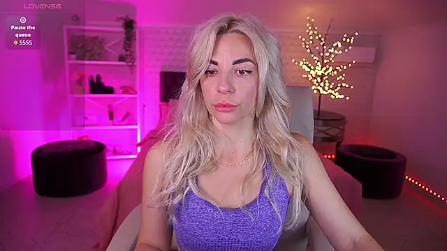 Snapshot of BellaRayyy chatting on 28, 4, 2026 BellaRayyy online show from 28, 4, 2026