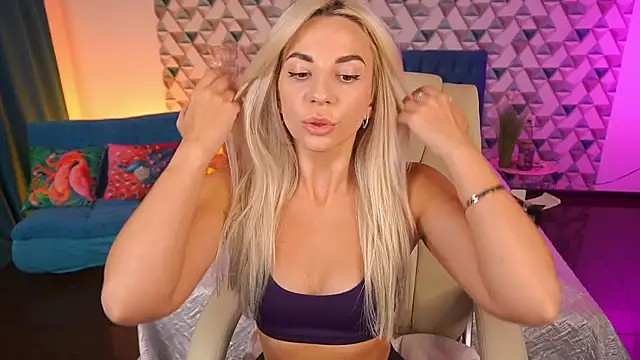 Snapshot of BellaRayyy chatting on 14, 5, 2026 BellaRayyy online show from 14, 5, 2026