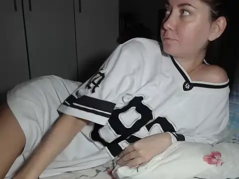 Snapshot of petite_danielle chatting on 2, 12, 2025 petite danielle online show from 2, 12, 2025