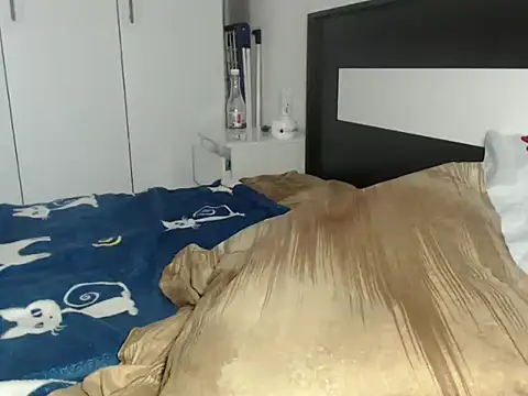 Snapshot of petite_danielle chatting on 3, 3, 2026 petite danielle online show from 3, 3, 2026