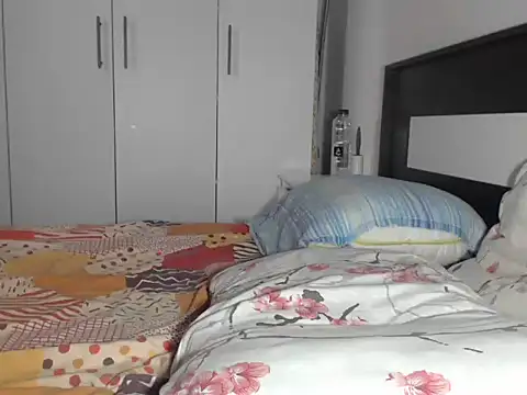 petite danielle online show from 23, 6, 2026