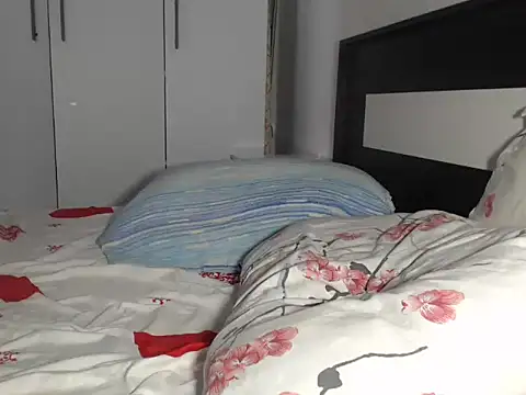 petite danielle online show from 25, 6, 2026