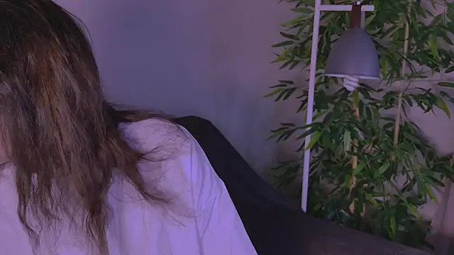 claire bennett online show from 17, 5, 2026