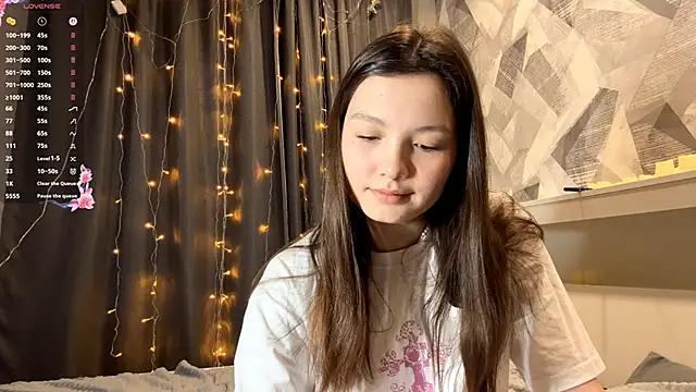 KiraVelvet online show from 5, 12, 2025