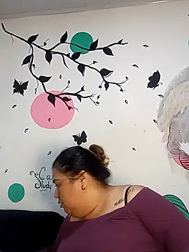 curvy diva  online show from 14, 12, 2025