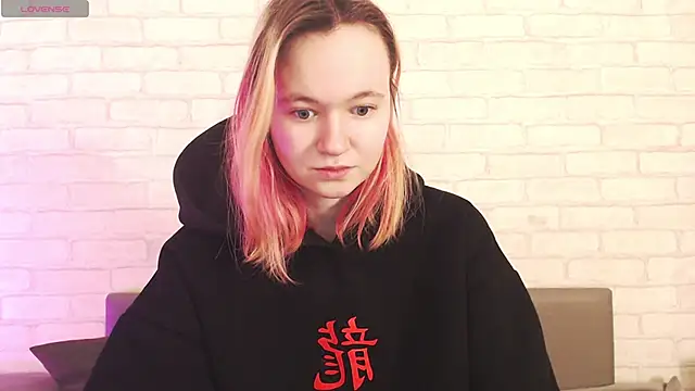 Ericha Stone online show from 12, 3, 2026