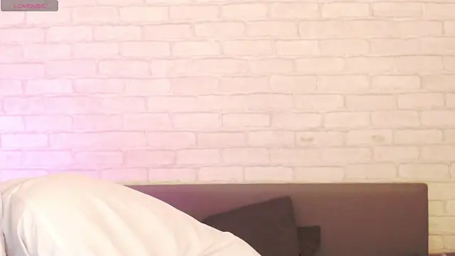 Ericha Stone online show from 8, 4, 2026