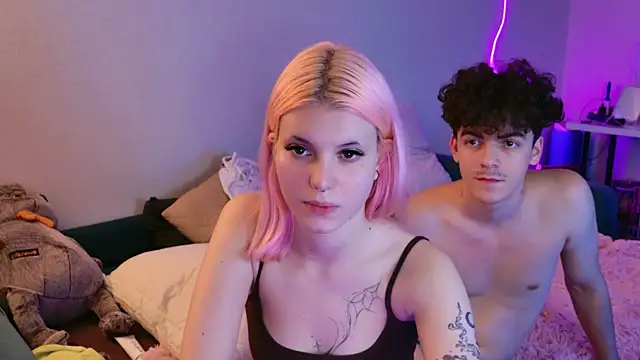 Snapshot of Alice18James chatting on 8, 9, 2025 Alice18James online show from 8, 9, 2025