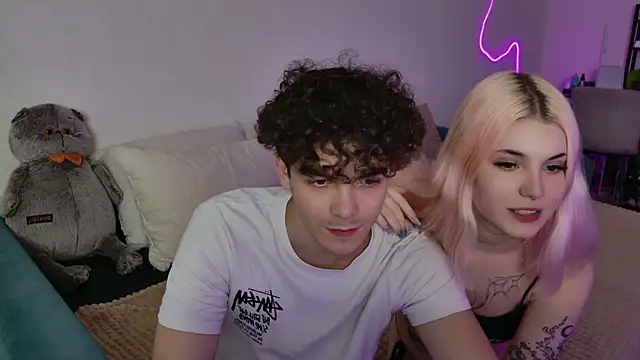 Snapshot of Alice18James chatting on 25, 9, 2025 Alice18James online show from 25, 9, 2025