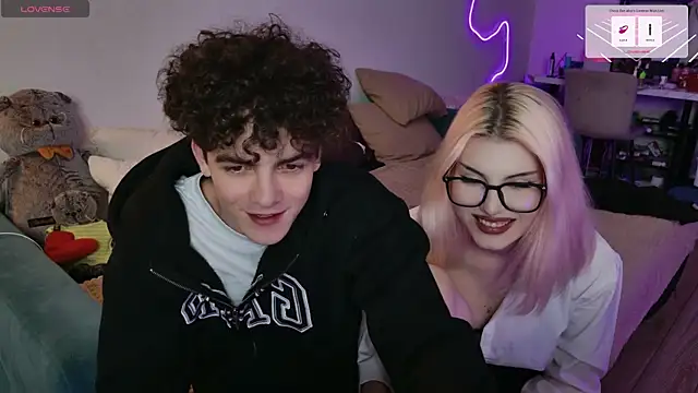 Snapshot of Alice18James chatting on 26, 9, 2025 Alice18James online show from 26, 9, 2025