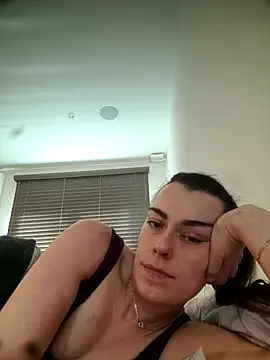 Carolinemiam online show from 5, 3, 2026