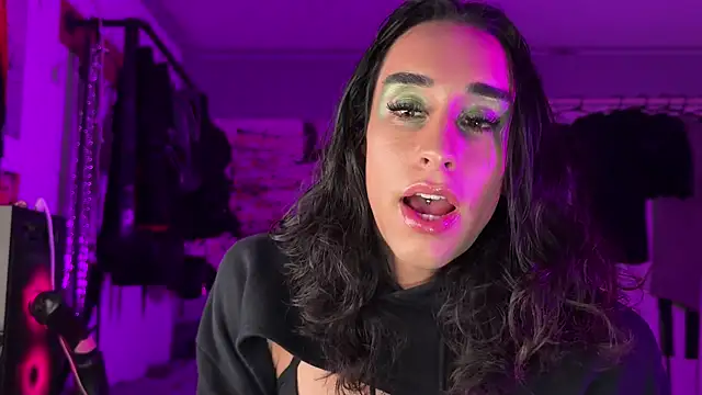 xoFrankie online show from 2, 12, 2025