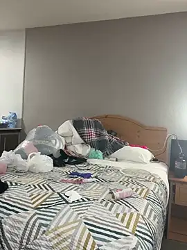 Snapshot of CinnaCakesss chatting on 13, 10, 2025 CinnaCakesss online show from 13, 10, 2025