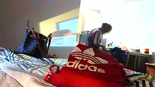 Snapshot of CinnaCakesss chatting on 30, 10, 2025 CinnaCakesss online show from 30, 10, 2025