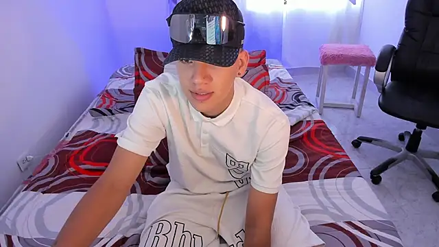 maxthomson boy online show from 9, 9, 2025