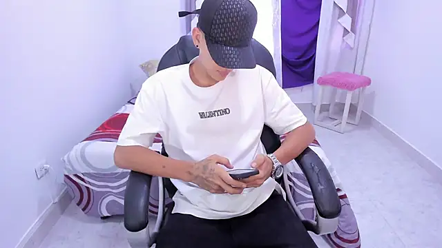 maxthomson boy online show from 17, 9, 2025