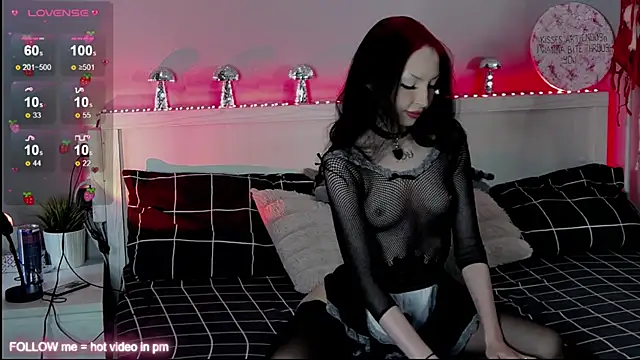 Snapshot of Lina_Thornton_ chatting on 9, 9, 2025 Lina Thornton online show from 9, 9, 2025