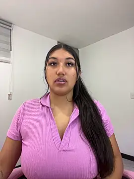 Snapshot of SharaRous chatting on 7, 6, 2026 SharaRous online show from 7, 6, 2026