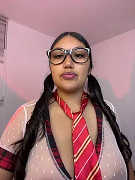 Snapshot of SharaRous chatting on 11, 7, 2026 SharaRous online show from 11, 7, 2026